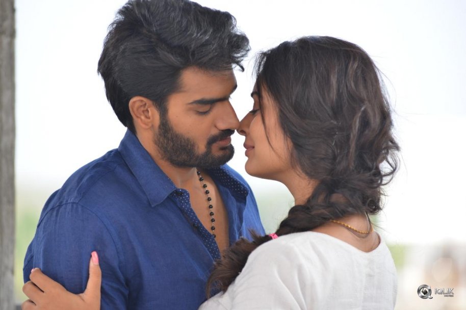 RX-100-Movie-Liplock-Stills